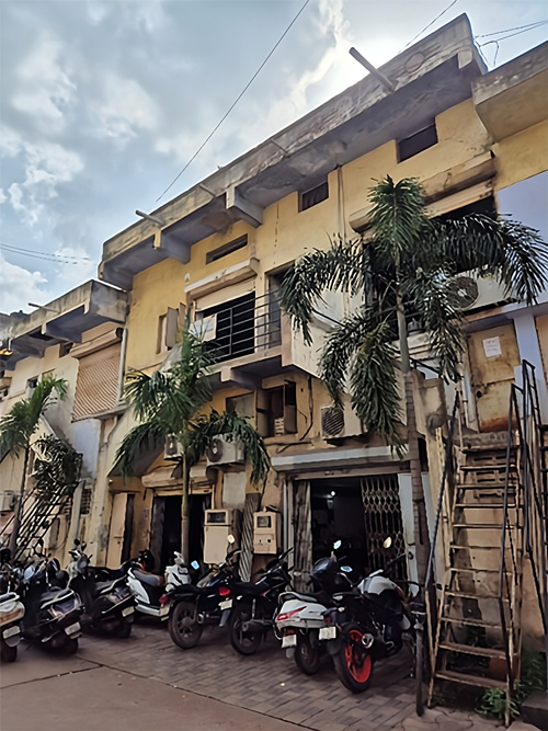 Advanced machining and design infrastructure with VMC machines, CAD/CAM tools, and skilled experts.